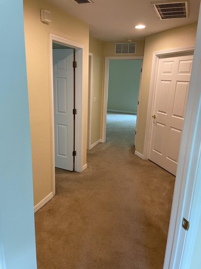 Building Photo - 3640 Pine Knot Dr