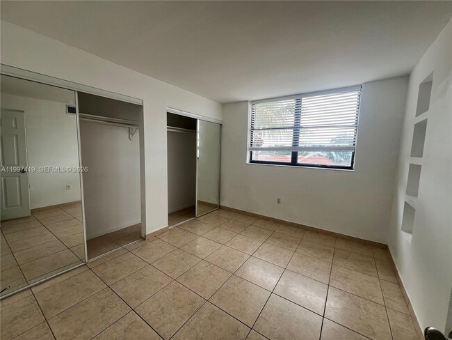 Building Photo - 7125 Bay Dr