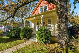 Building Photo - Charming Updated Home in SE Portland!