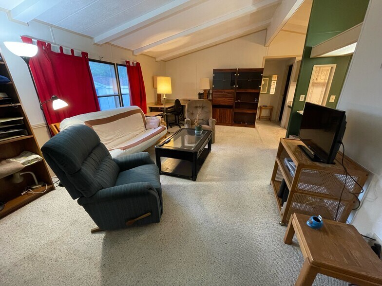 Building Photo - 107 Mary Ln