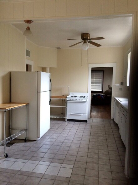 Kitchen looking east into living room - 525 N 1st Ave