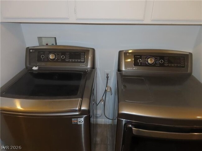 Building Photo - 676 Hitchen Post Dr