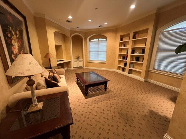 Building Photo - 824 Camargo Way