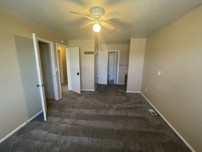 Building Photo - Spacious 6-Bed Oasis with Finished Basement & Cozy Fireplace.