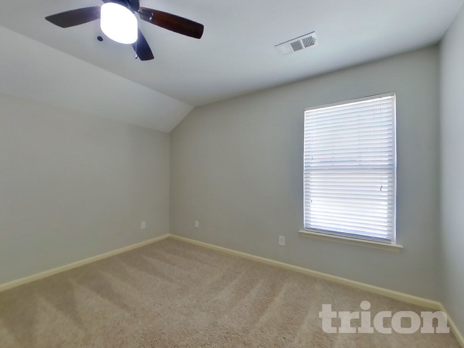 Building Photo - 1422 Collins Dr