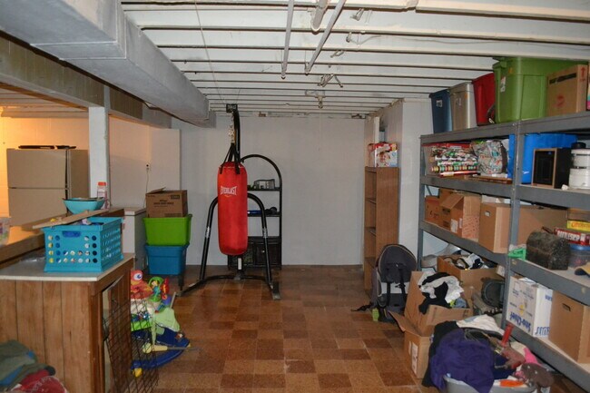 Building Photo - Nice 3-4 Br, 2 Bath Ranch style home, fenced in yard, garage, patio, full basement