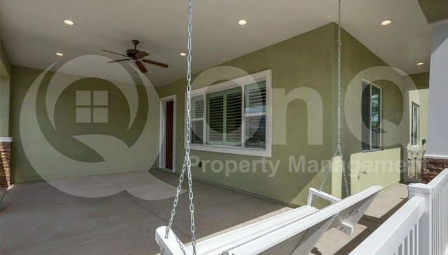 Building Photo - 1028 E Curry Rd