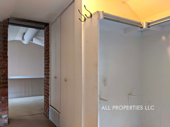 Building Photo - 3233 Osage St