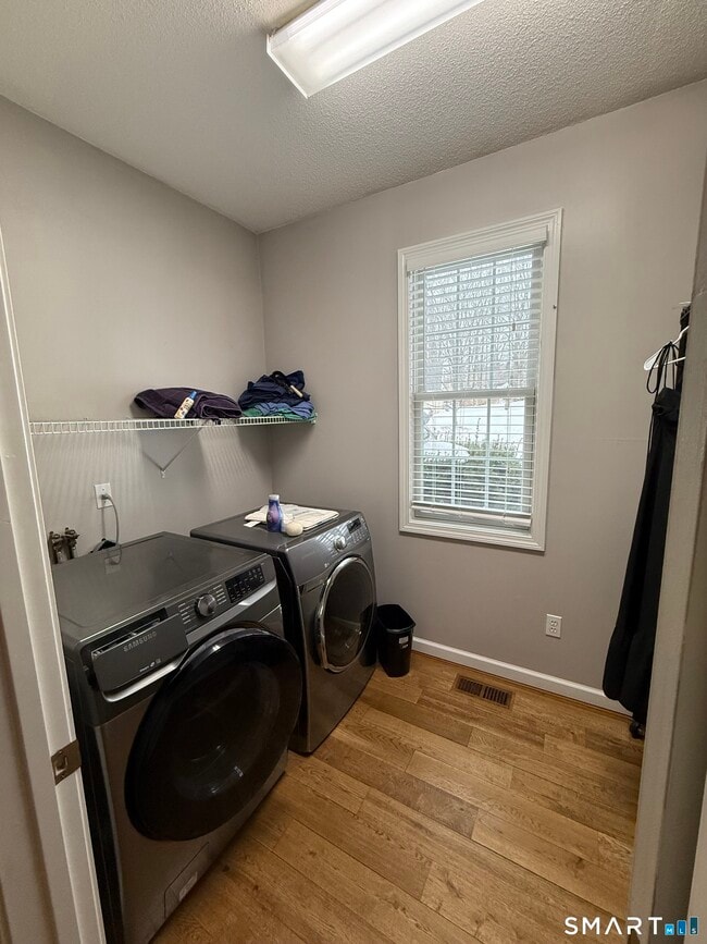 Building Photo - 104 Valley View Rd