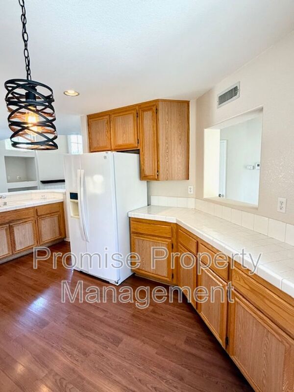Building Photo - 4660 Los Alamos Way