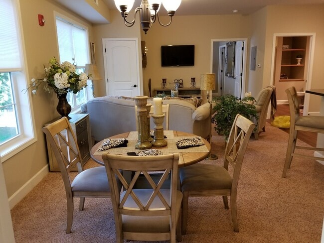 Building Photo - Hardwood Manor - Senior 55+