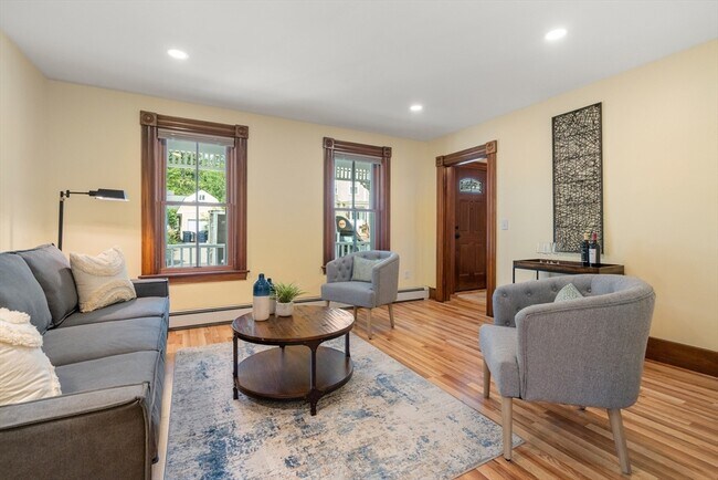 Building Photo - 16 Devens St