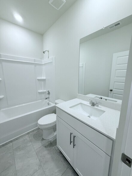 Building Photo - 420 Seneca St