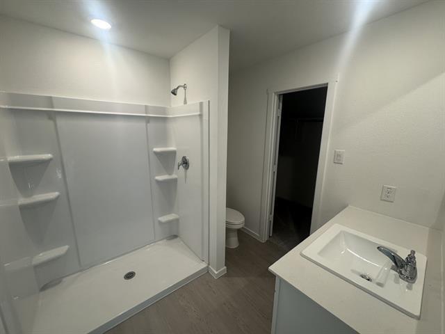 Building Photo - 423 Finch Cir