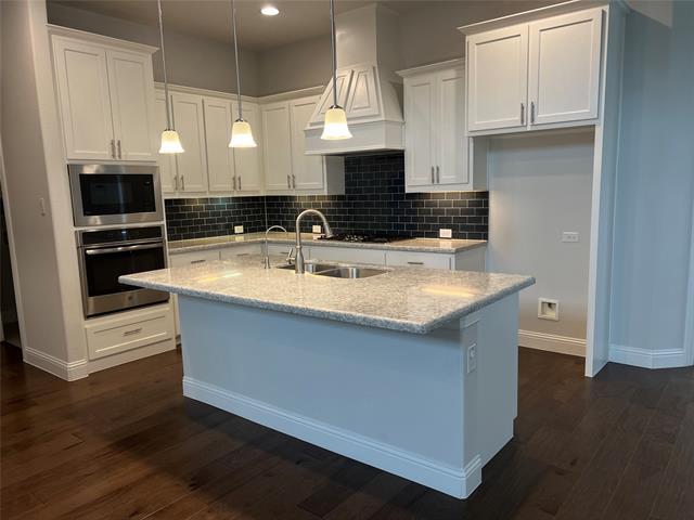 Building Photo - 3560 Sevilla Dr