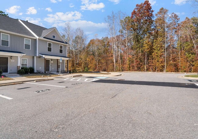 Building Photo - 2-Bed End Unit Townhome in Clayton