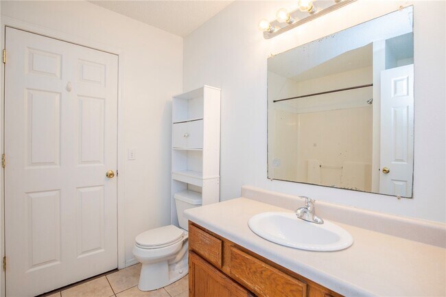 Building Photo - 2509 Parkcrest Dr