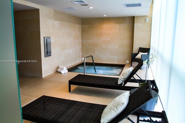 Building Photo - 900 Biscayne Blvd