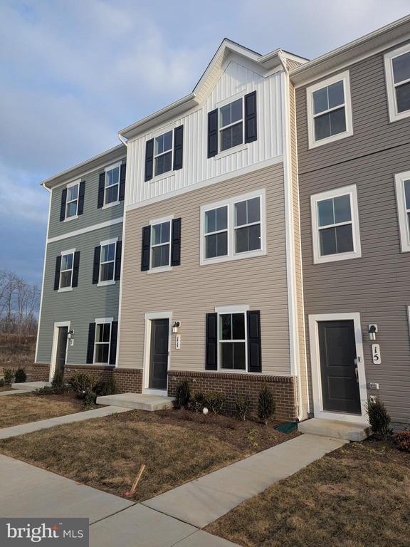 Building Photo - 11 Short Br Dr