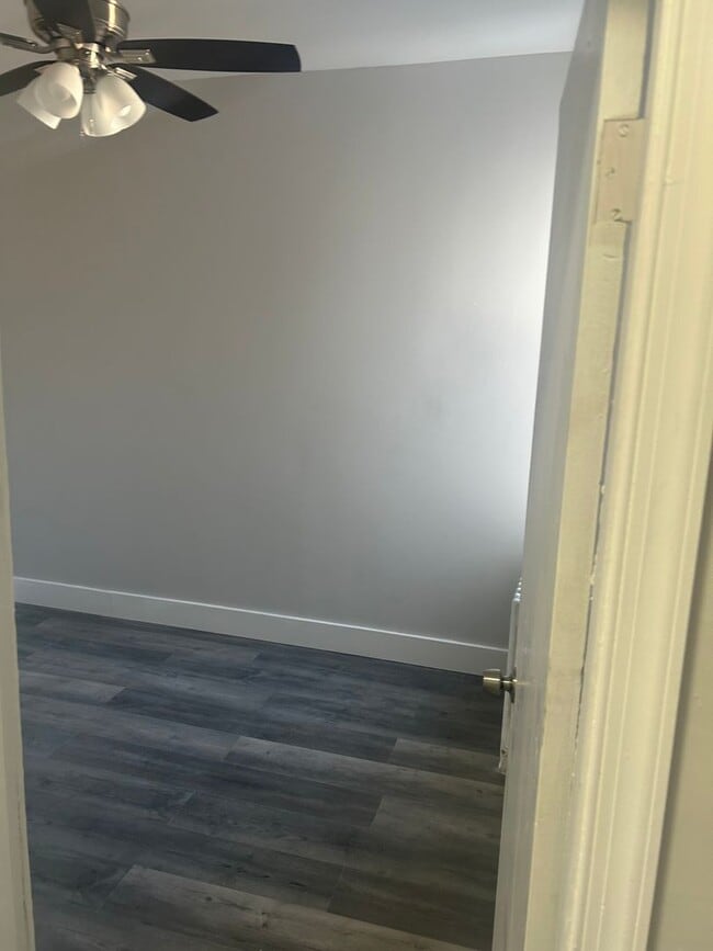 Building Photo - 3BR 1,5 bath Only with 3 Br pha voucher