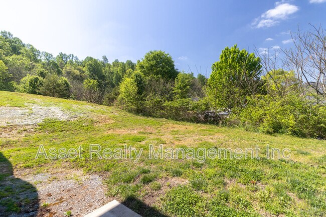 Building Photo - 913 Warrior Hill Dr