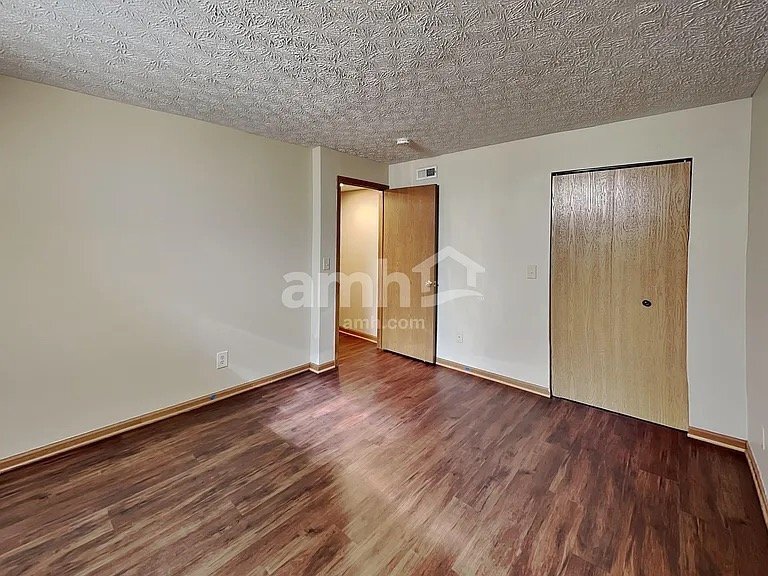 Building Photo - 3008 Old Warson Dr