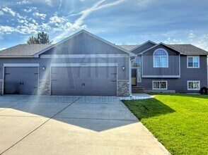 Building Photo - **MOVE IN SPECIAL** Sprawling Mead Home