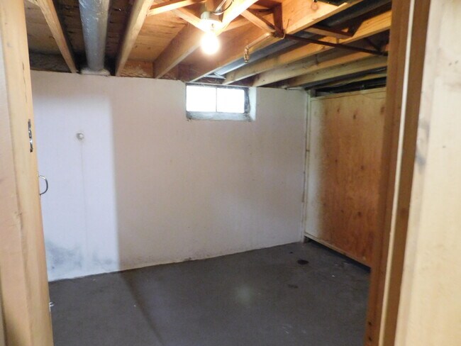 Building Photo - 448 N Fox Hills Dr