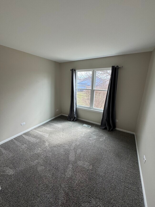 Guest Bedroom - 350 Wethington Dr