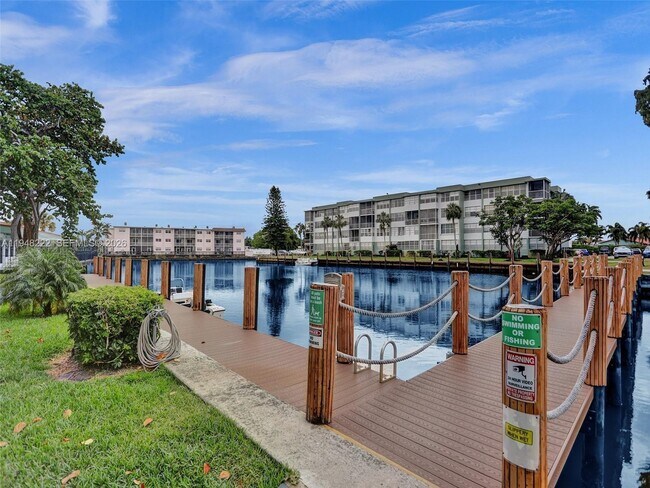 Building Photo - 2771 Taft St