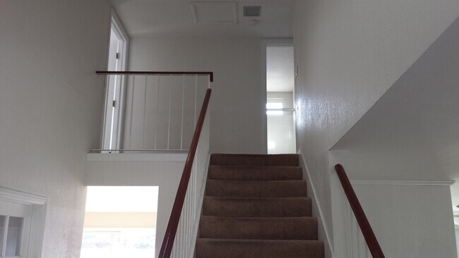Building Photo - 1356 Bobolink Dr