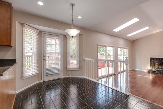 Building Photo - 285 Stanton Dr