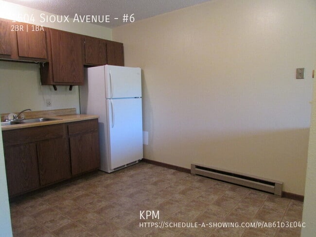 Building Photo - 1504 Sioux Ave