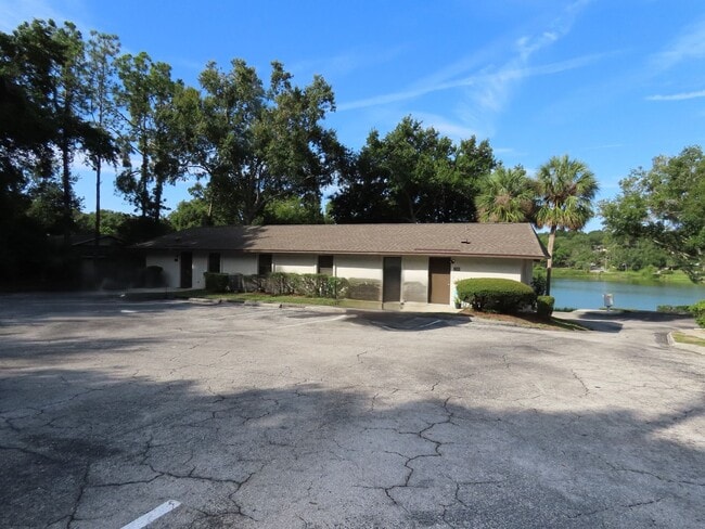 Building Photo - Sunnyside Lakeview 2br/2ba Apartment