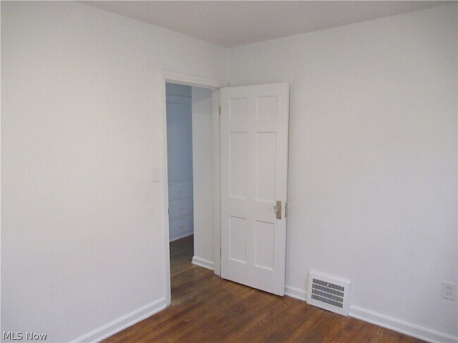 Building Photo - 1616 Douglas Rd