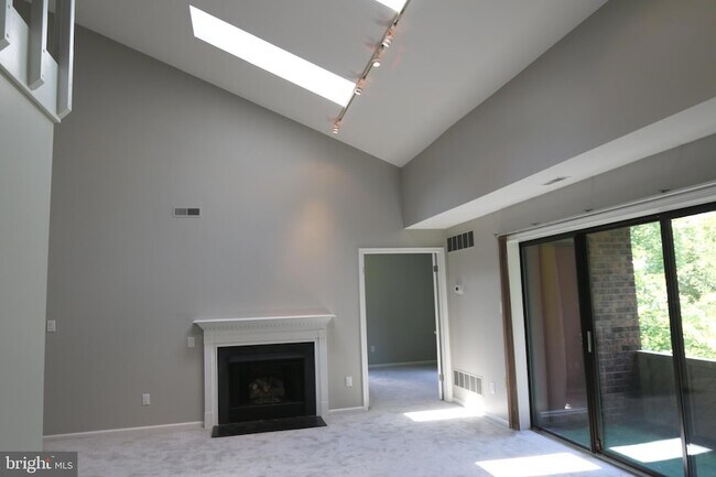 Building Photo - 1709 Mountainview Dr