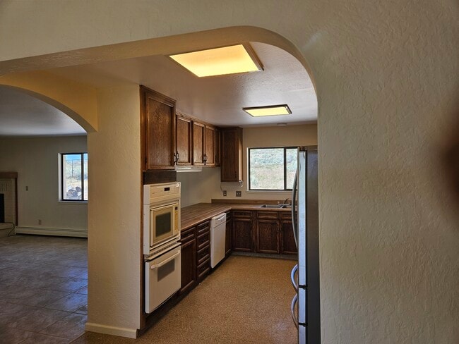 Building Photo - 1353 Santa Cruz Dr