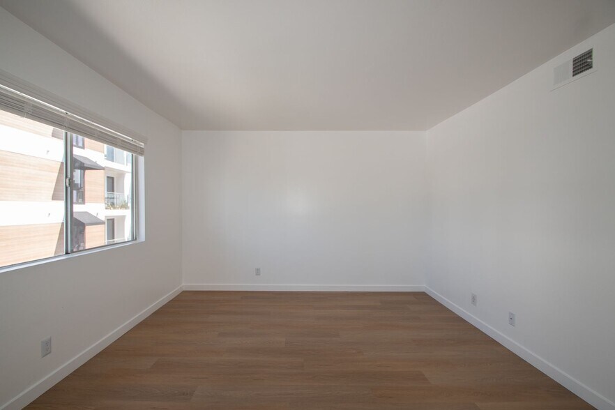 Building Photo - 5340 Whitsett Ave
