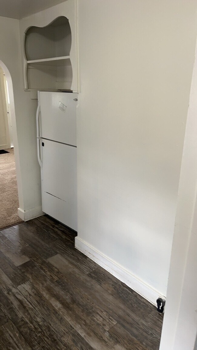 Building Photo - 32 Stafford Ave