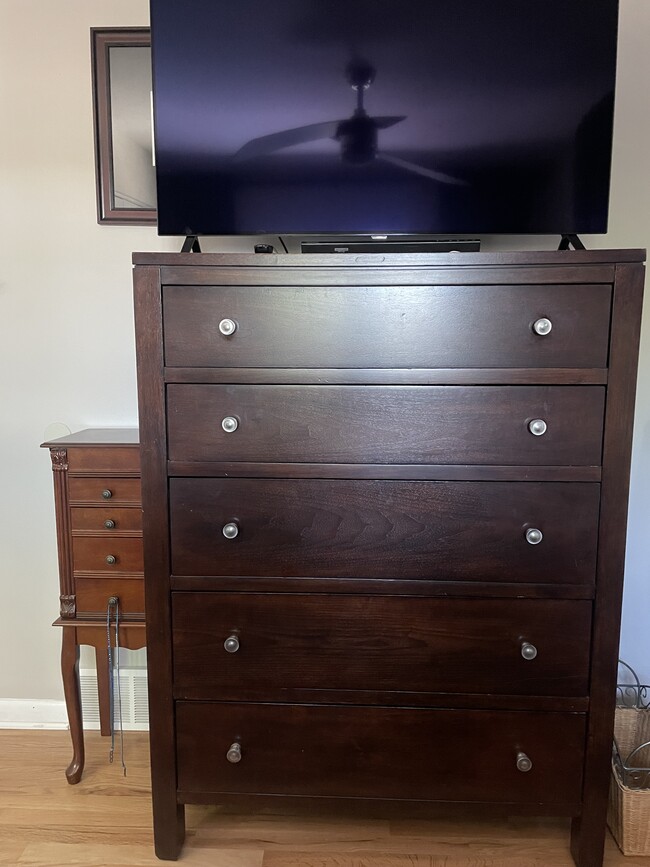 Large 5 drawer Chest - 1726 Corey St