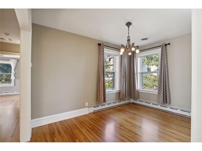 Building Photo - 1720 Mt Curve Ave