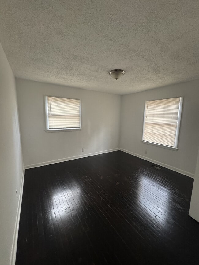 Building Photo - 324 Banberry Dr SE