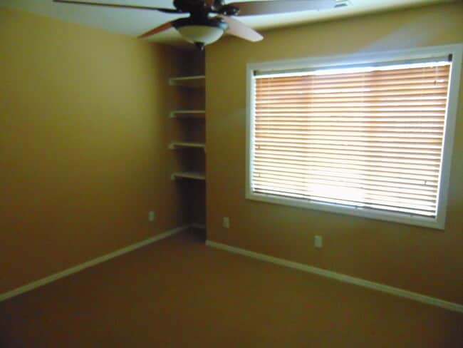 Building Photo - Beautiful 5 + bedroom home - In much desir...