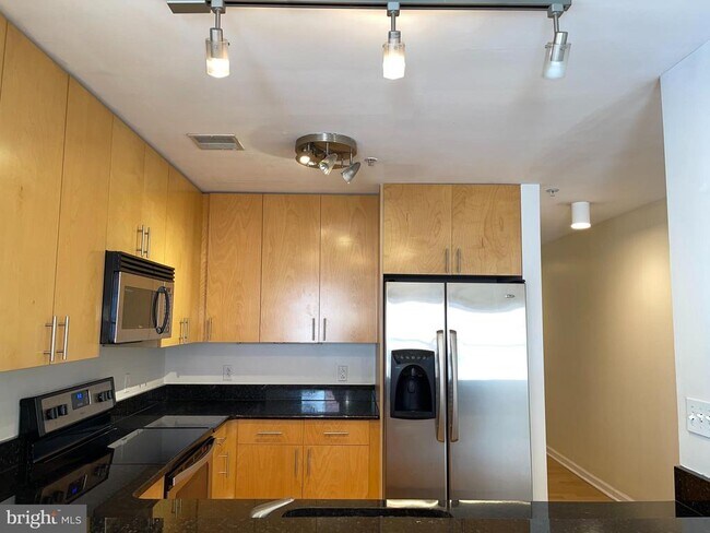 Building Photo - 837 N 2nd St