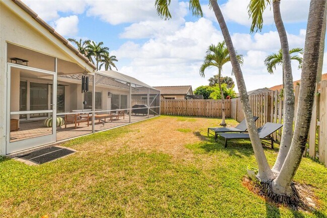 Building Photo - 9585 Carousel Cir S
