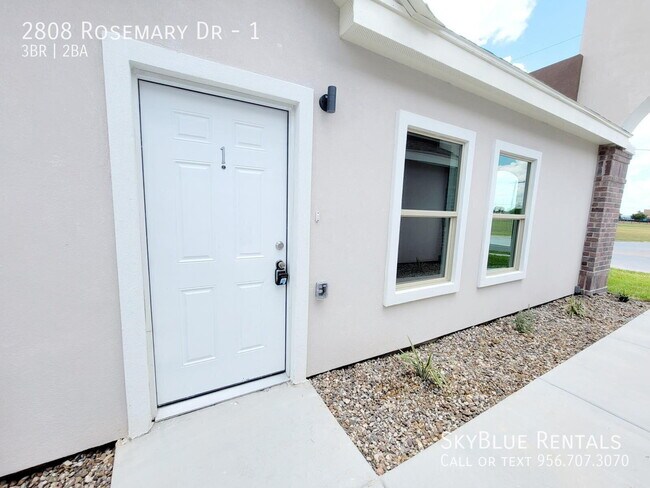 Building Photo - 2808 Rosemary Dr