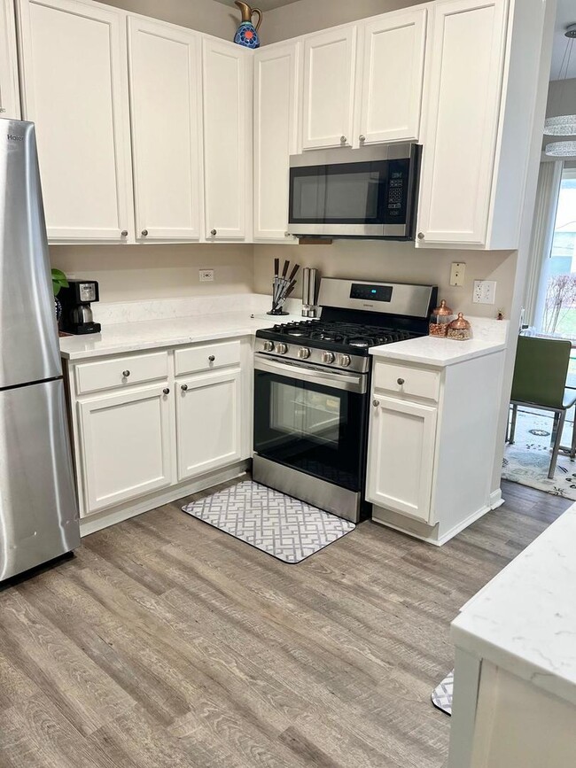 Building Photo - 680 Meadowridge Dr