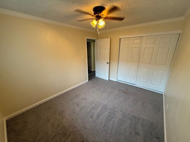 Building Photo - Welcome to SkyView Villa & Somerset Apartments!