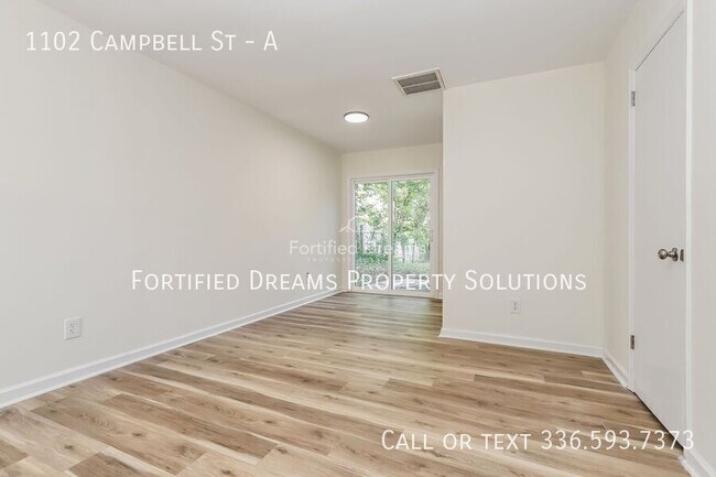 Building Photo - 1102 Campbell St