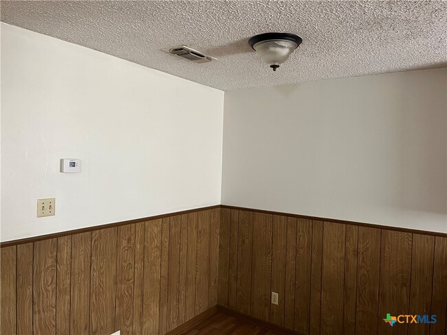 Primary Photo - 211 W Dean Ave